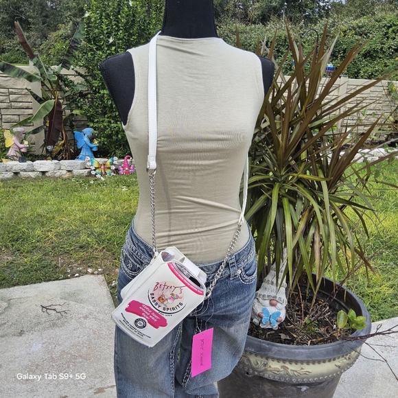 BETSEY JOHNSON WHITE BETSEY JOHNSON "SASSY SPRITZ " CROSSBODY - Picture 3 of 5